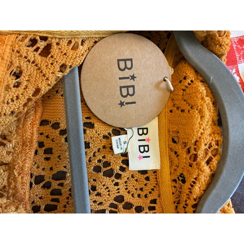 0245 ***BIBI*** NWT Size Small Mustard Colored Textured Long Sleeve Sweater - Picture 8 of 11